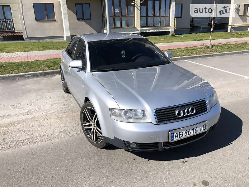 Седан Audi A4 2001 в 