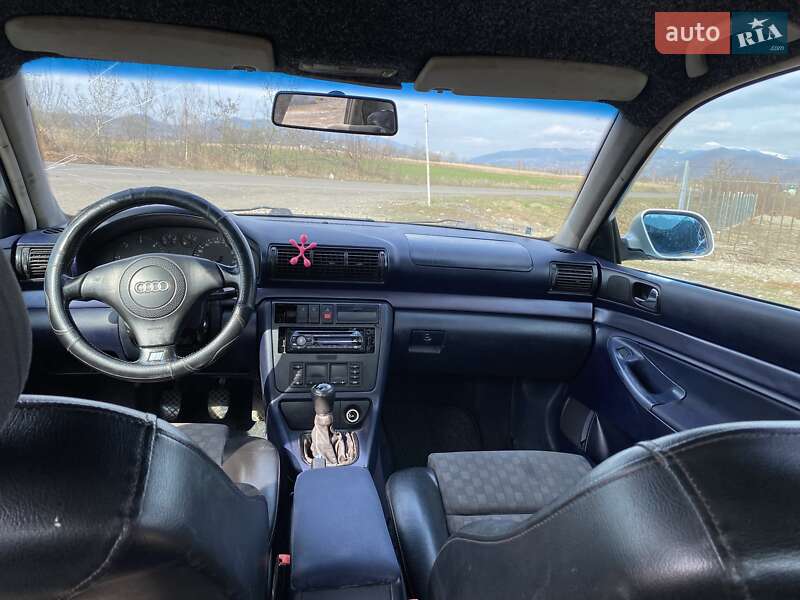 Седан Audi A4 1997 в Хусте