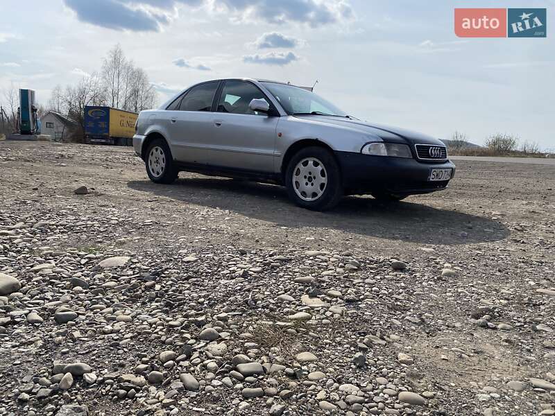 Седан Audi A4 1997 в Хусте
