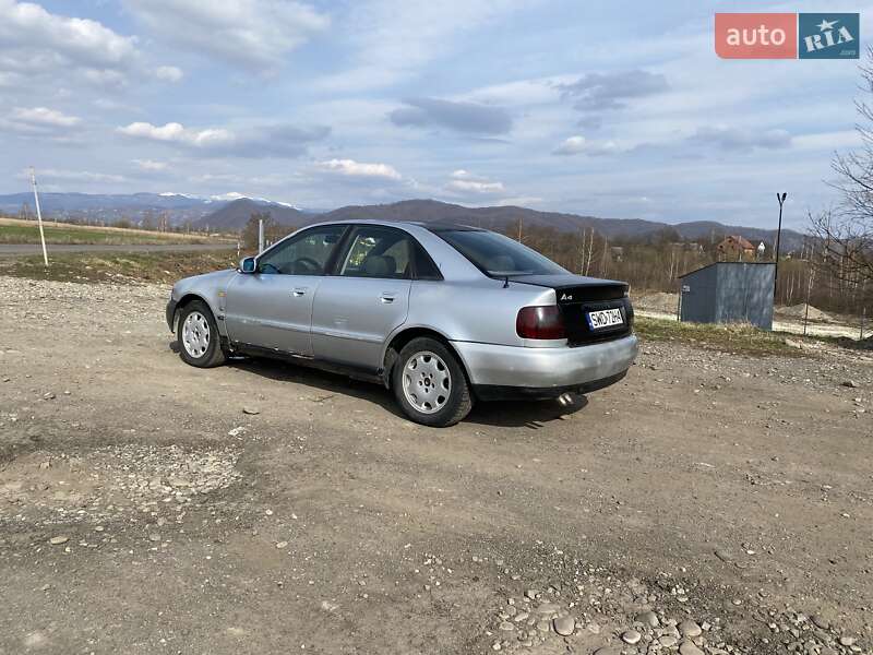 Седан Audi A4 1997 в Хусте