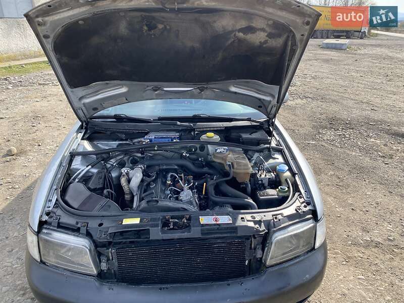 Седан Audi A4 1997 в Хусте