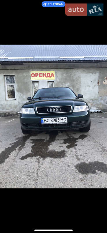 Седан Audi A4 1995 в Львове