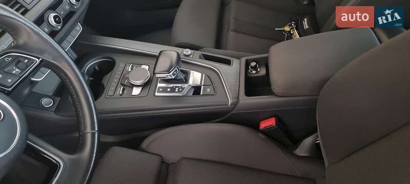 Седан Audi A4 2016 в Киеве