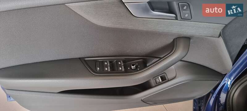 Седан Audi A4 2016 в Киеве
