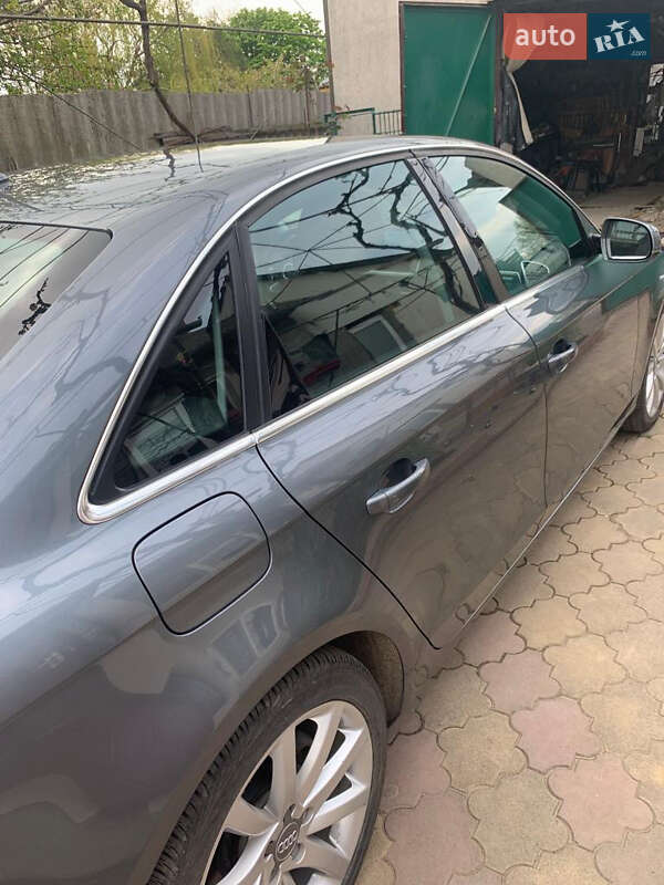 Седан Audi A4 2012 в Ізмаїлі