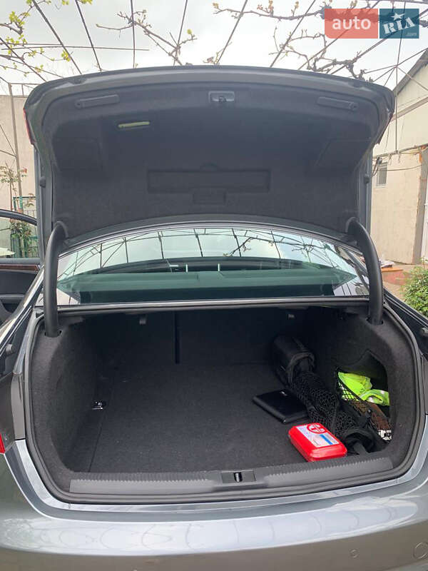 Седан Audi A4 2012 в Ізмаїлі
