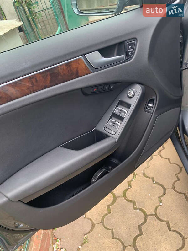 Седан Audi A4 2012 в Ізмаїлі
