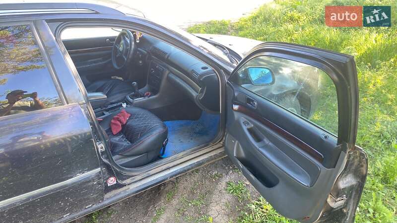 Седан Audi A4 2001 в Покровском