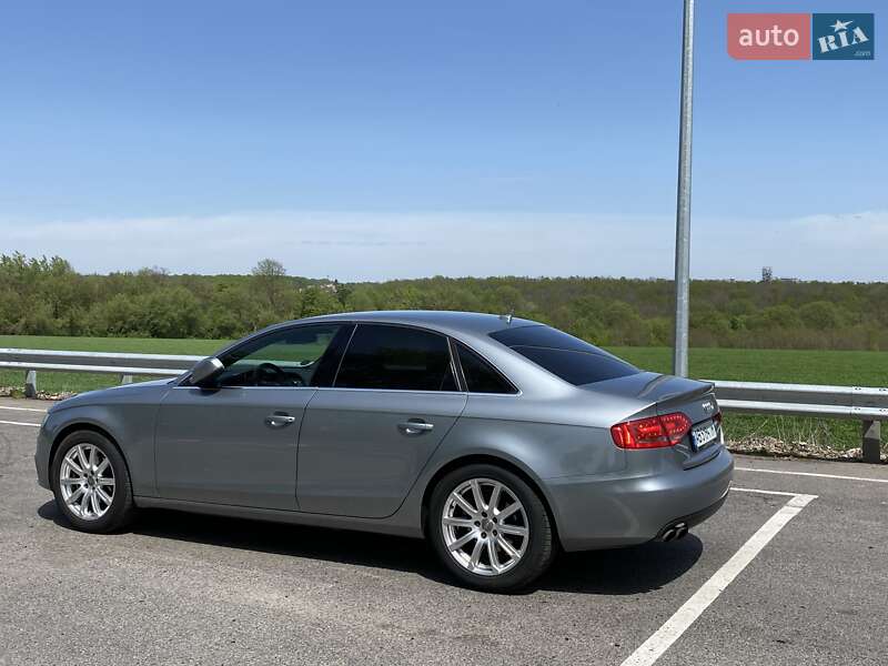 Седан Audi A4 2010 в Виннице