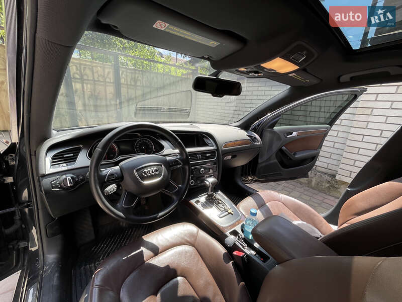 Седан Audi A4 2012 в Львове