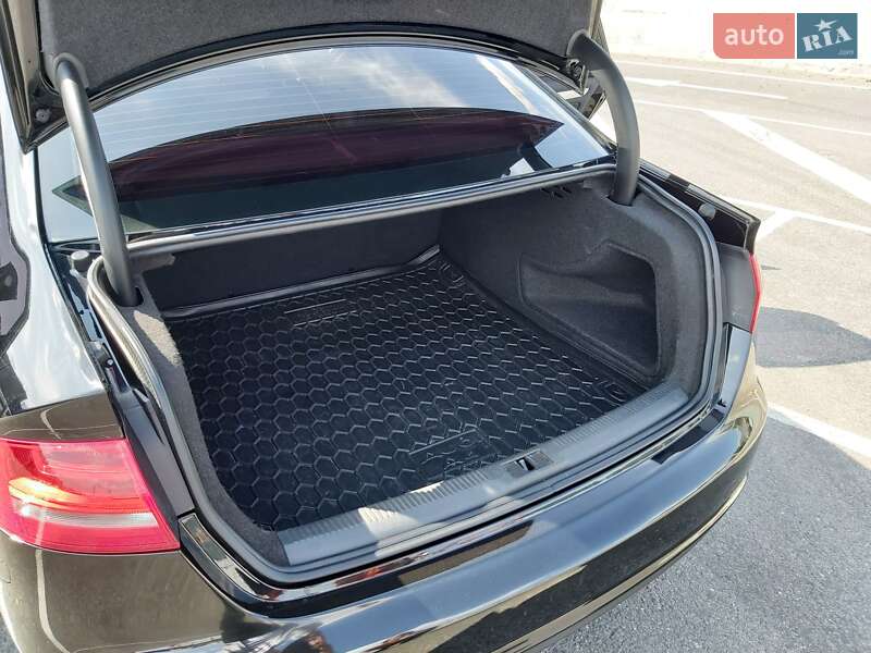 Седан Audi A4 2013 в Полтаве