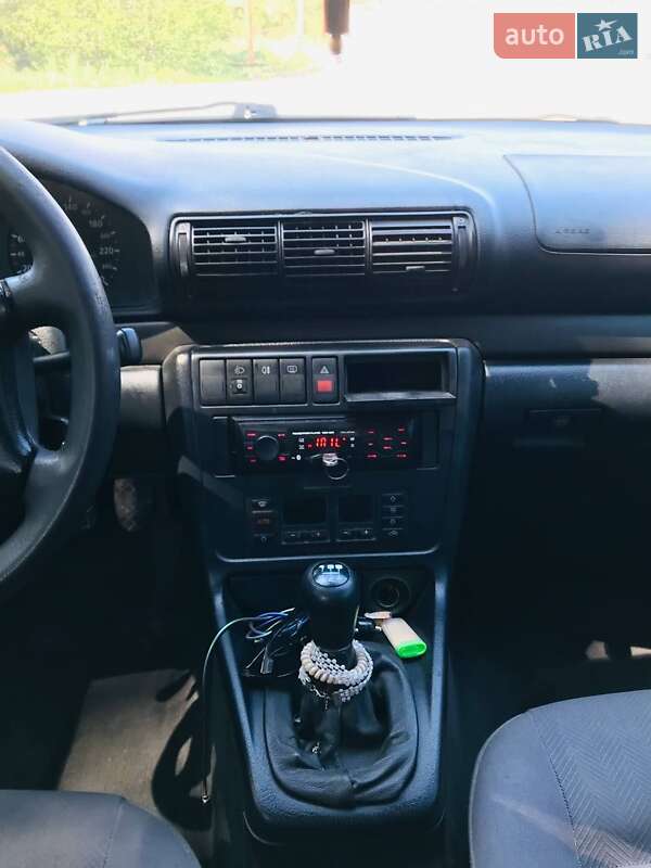 Седан Audi A4 1996 в Бориславе