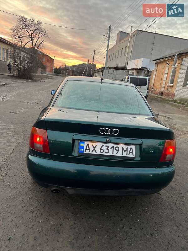 Седан Audi A4 1995 в Кегичевке