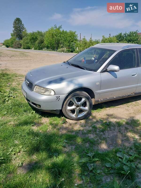 Універсал Audi A4 1996 в Млиніві