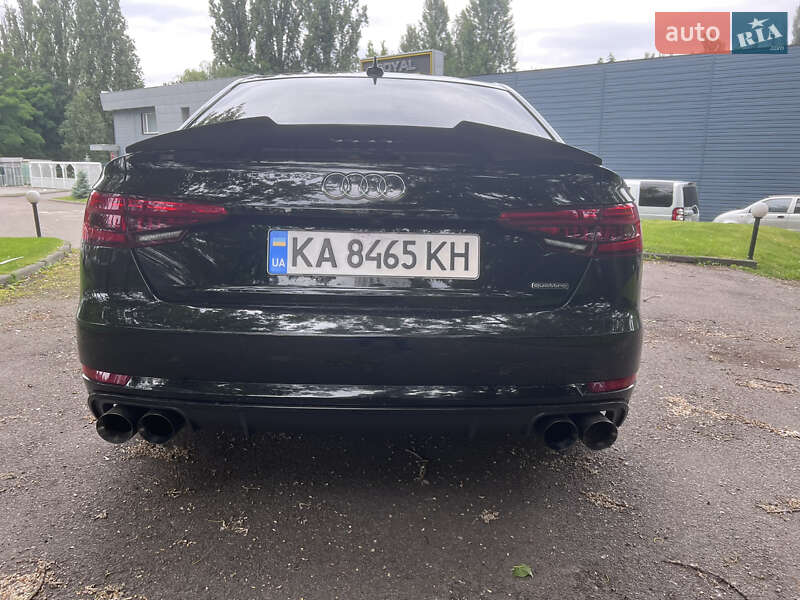 Седан Audi A4 2016 в Киеве