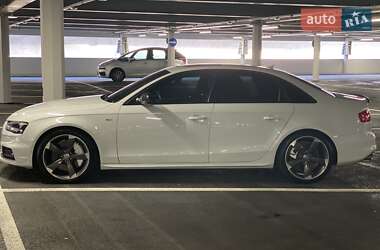 Седан Audi A4 2014 в Львове