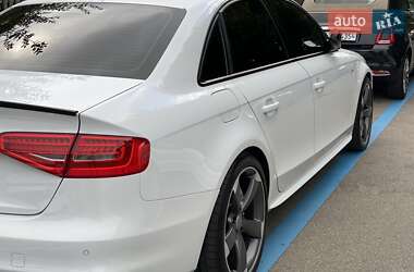 Седан Audi A4 2014 в Львове