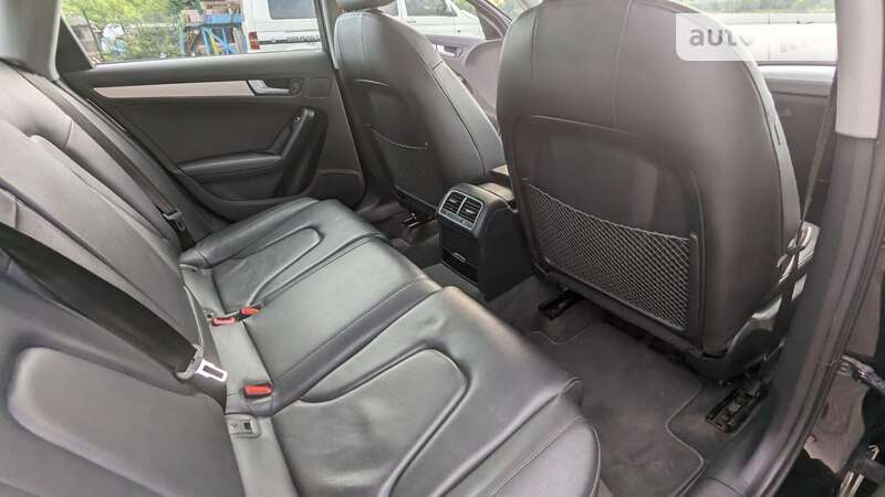 Седан Audi A4 2013 в Тлумачі