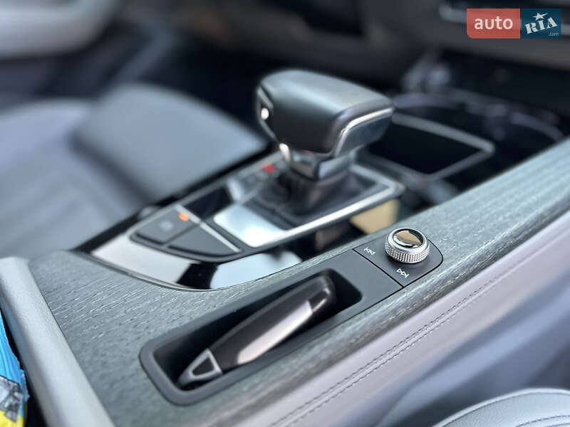 Седан Audi A4 2020 в Одессе