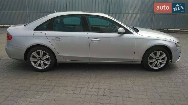 Седан Audi A4 2010 в Львові