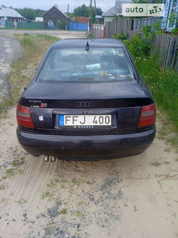 Седан Audi A4 1997 в Репках