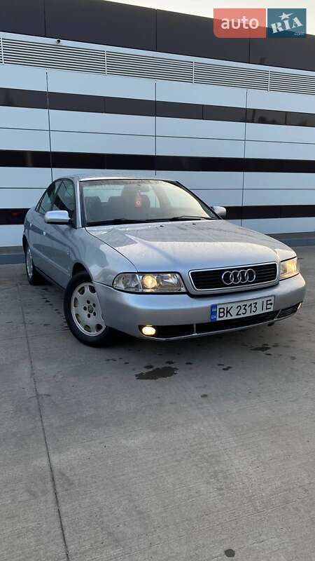 Седан Audi A4 1997 в Вараше фото 15 Седан Audi A4 1997 в Вараше