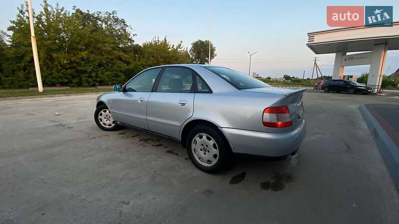 Седан Audi A4 1997 в Вараше фото 17 Седан Audi A4 1997 в Вараше