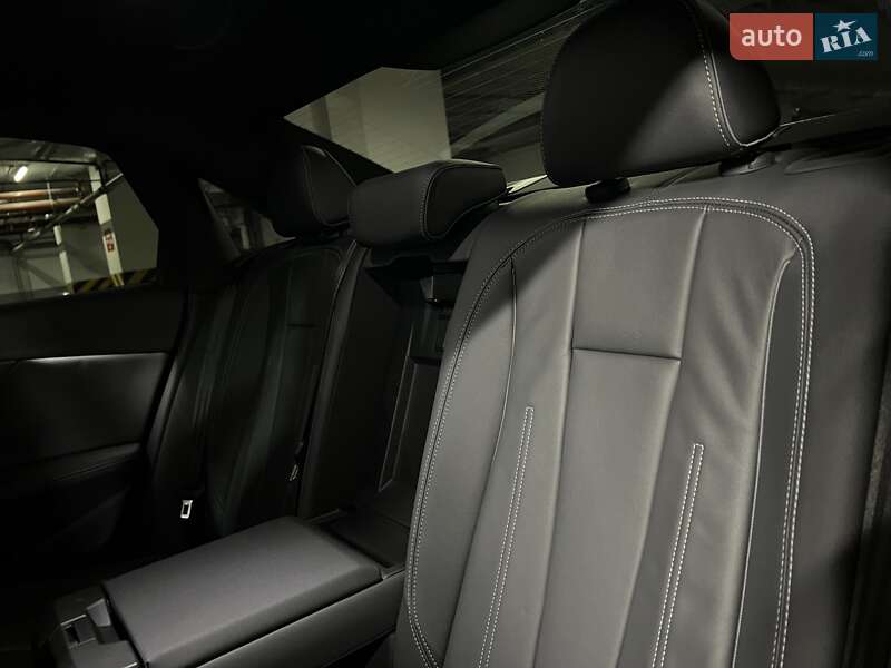 Седан Audi A4 2022 в Києві