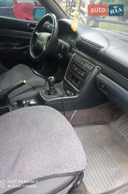 Седан Audi A4 1996 в Верховине