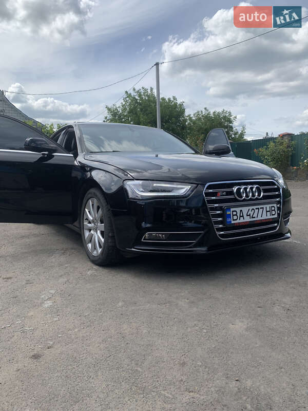 Седан Audi A4 2012 в Гайвороне