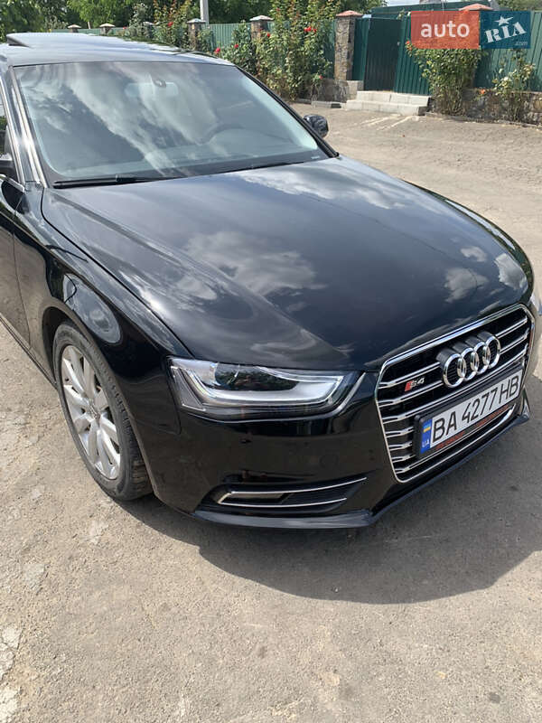 Седан Audi A4 2012 в Гайвороне