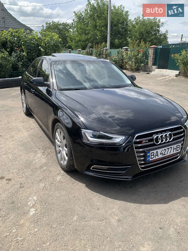 Седан Audi A4 2012 в Гайвороне