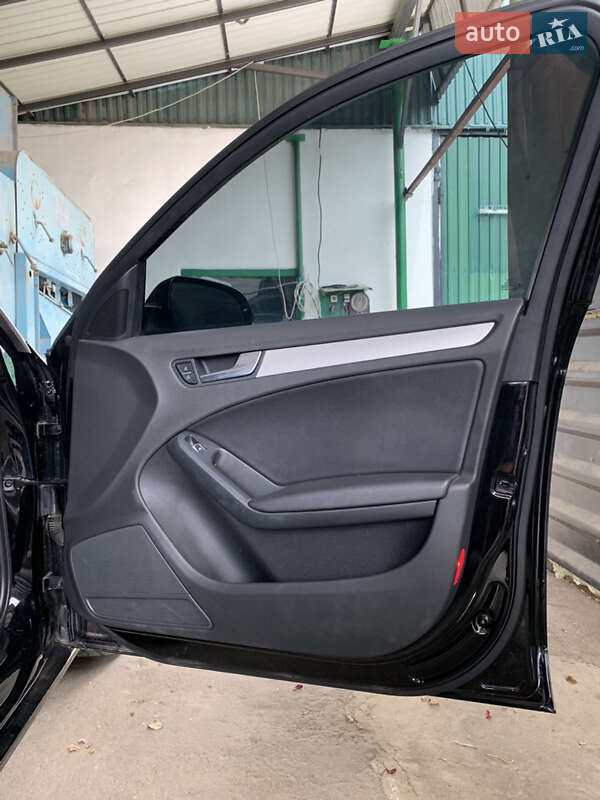 Седан Audi A4 2012 в Гайвороне