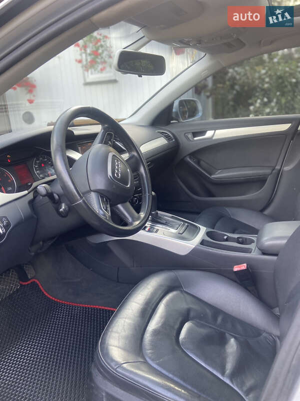 Седан Audi A4 2011 в Самборе