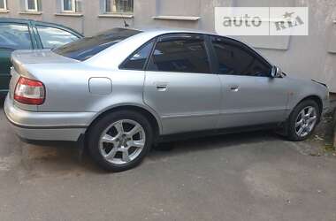 Седан Audi A4 1997 в 