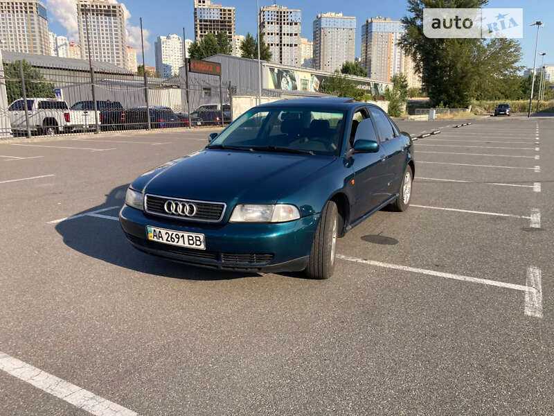 Седан Audi A4 1995 в Києві
