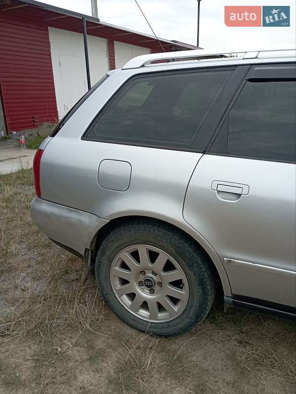 Универсал Audi A4 1998 в Нетешине