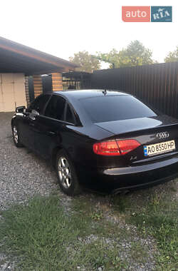 Седан Audi A4 2011 в Мукачево
