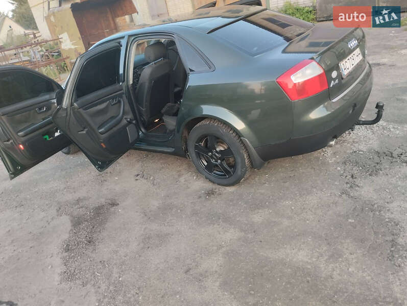 Седан Audi A4 2001 в Ратным