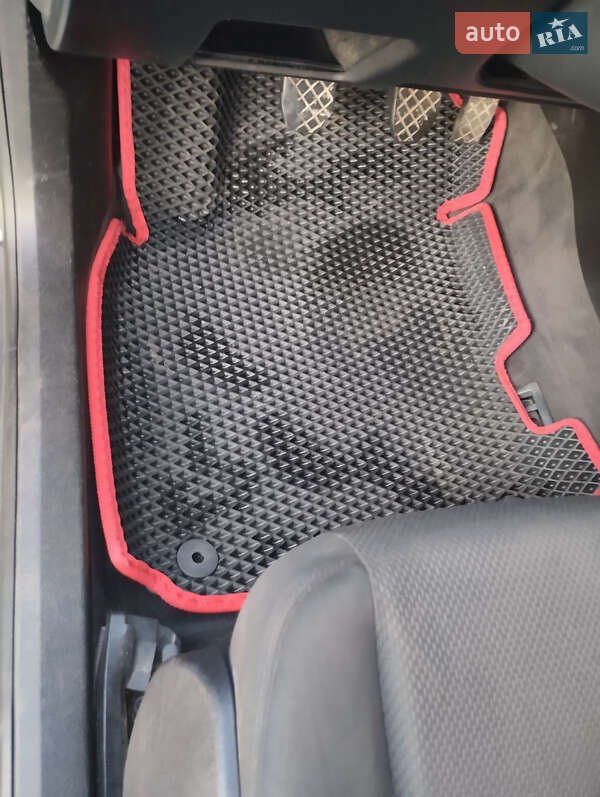 Седан Audi A4 2001 в Ратным