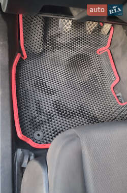 Седан Audi A4 2001 в 