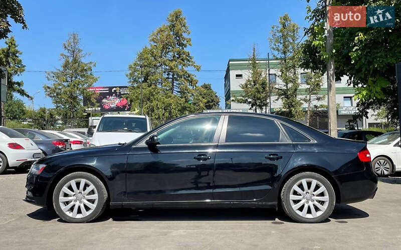 Седан Audi A4 2013 в Стрые