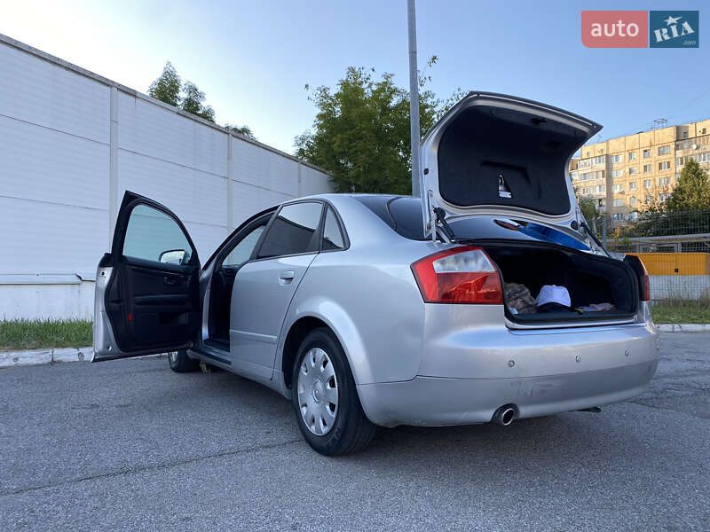 Седан Audi A4 2004 в Львове