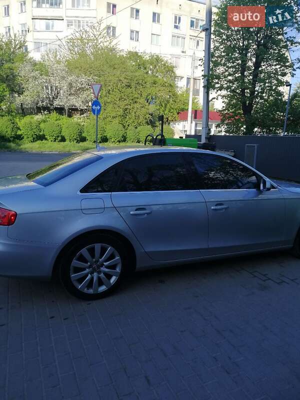 Седан Audi A4 2012 в Тернополе