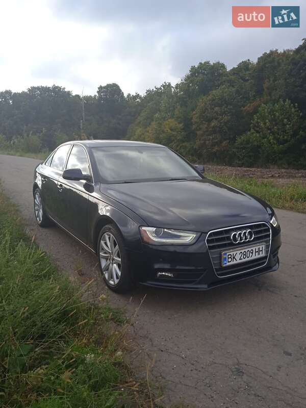 Седан Audi A4 2013 в Ровно