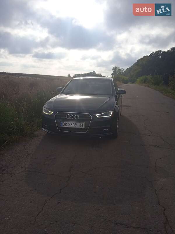 Седан Audi A4 2013 в Ровно