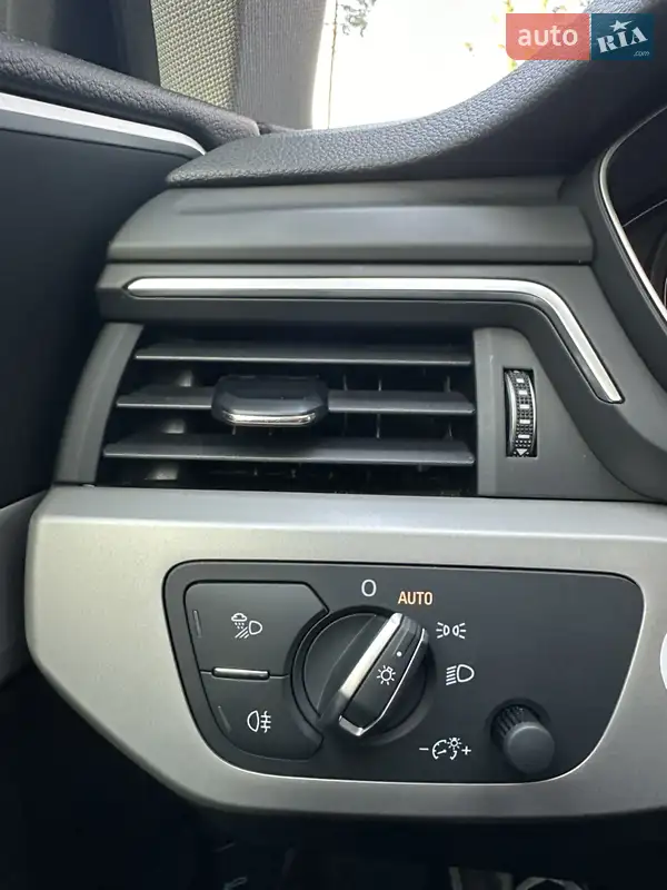 Седан Audi A4 2020 в 