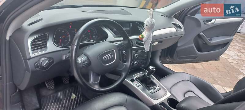 Седан Audi A4 2012 в Ровно