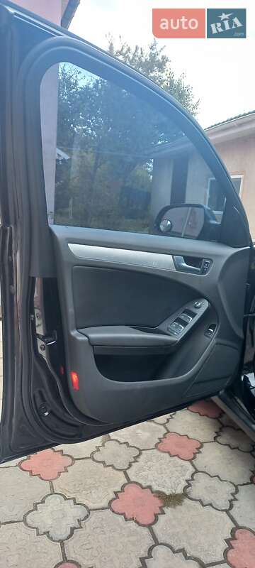 Седан Audi A4 2012 в Ровно