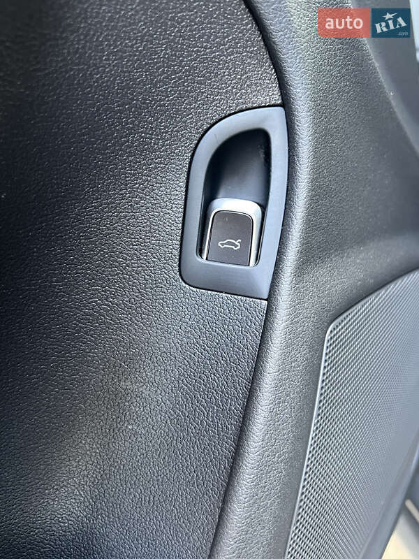 Седан Audi A4 2013 в Ивано-Франковске